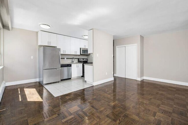 Photo du bâtiment - 3896 Bathurst