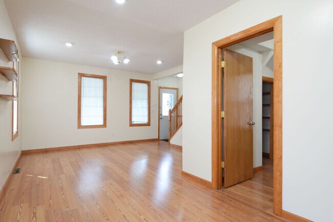 Foto del edificio - Charming 3-Bedroom, 2-Bath Home in St. Paul