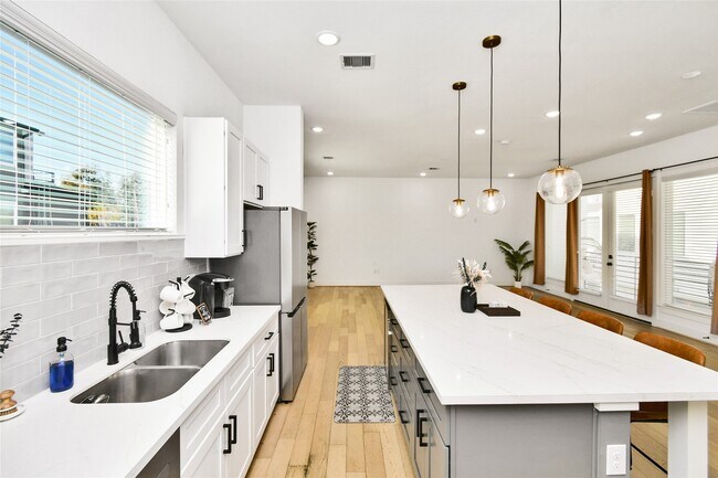 Foto del edificio - 208 N York St