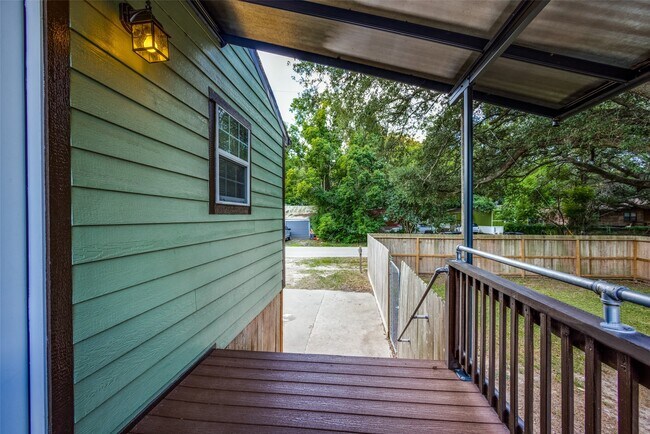 Foto del edificio - 1200 W Phillips St