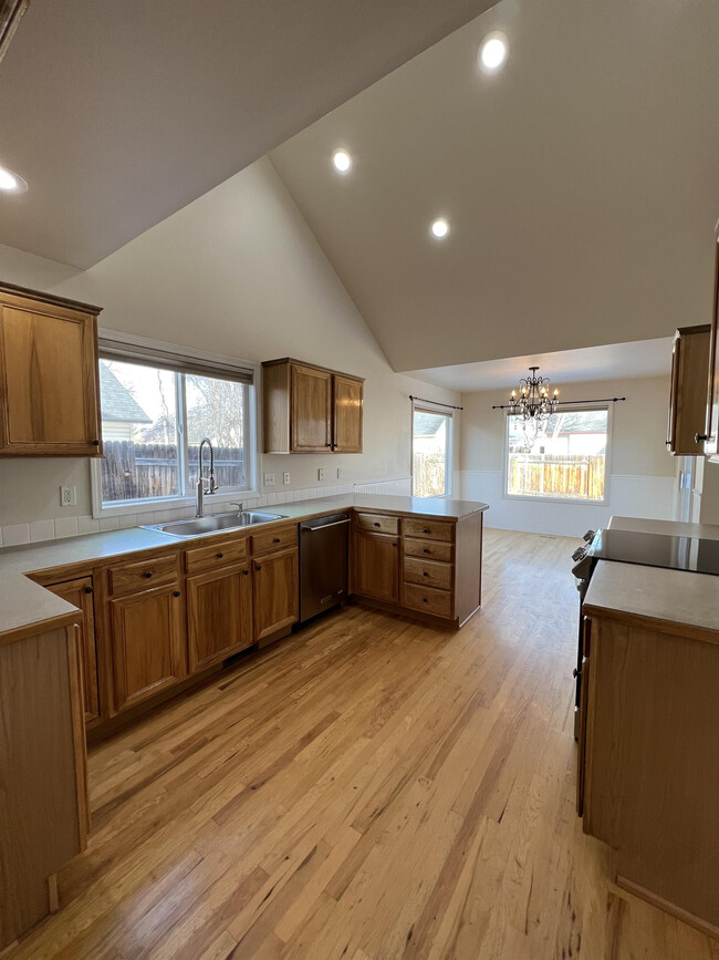Building Photo - 10542 W Stonecrop Dr