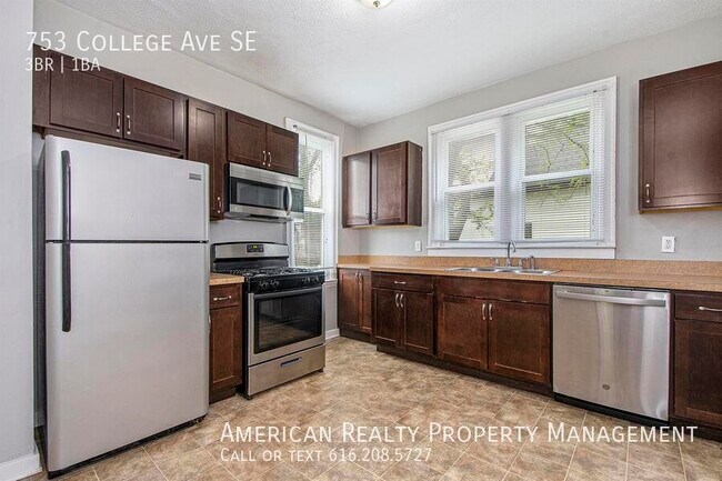 Foto del edificio - 753 College Ave SE