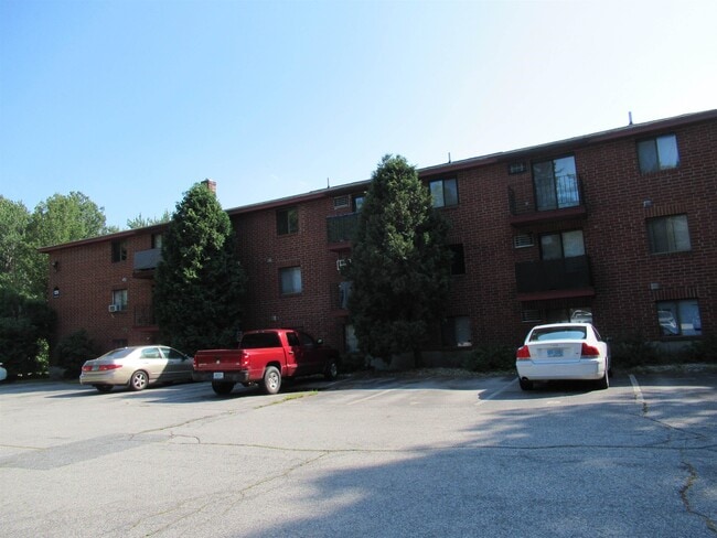 Building Photo - 1225 Bodwell Rd