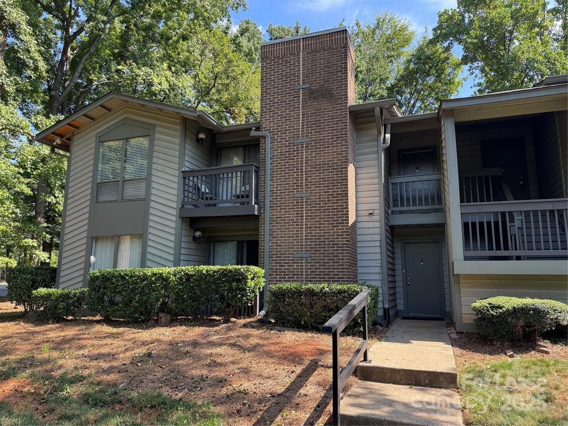 Primary Photo - 5012 Sardis Rd