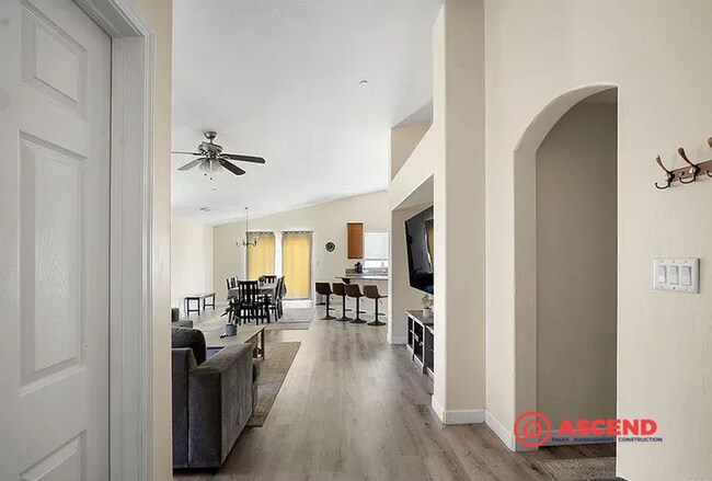 Foto del edificio - Lovely 4 Bedroom Home in Campus Park Area!