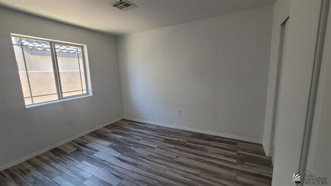 Foto del edificio - 8614 E 41st Ln