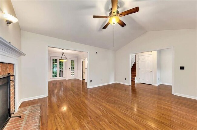 Foto del edificio - 718 Players Ct