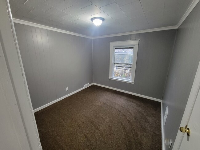 Building Photo - 326 First St, UP