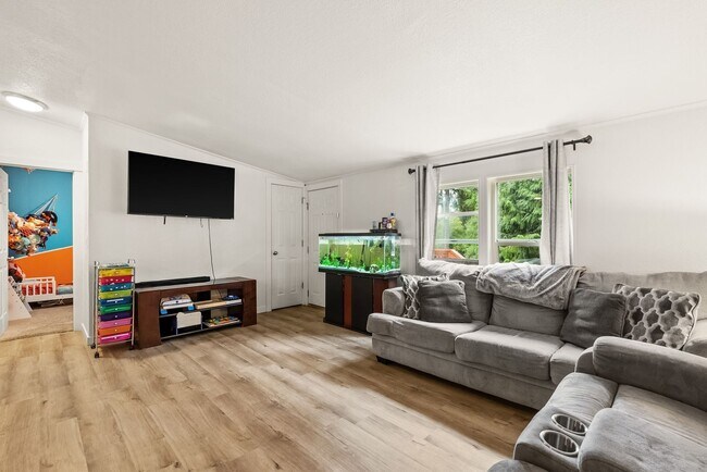 Foto del edificio - Updated and Spacious 3 bedroom in Timberlakes