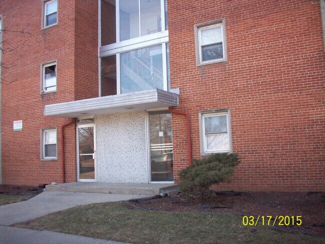 Foto del edificio - 2405 W Balmoral Ave