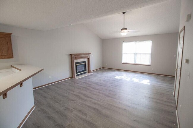 Foto del edificio - 1316 Valley Creek Ln