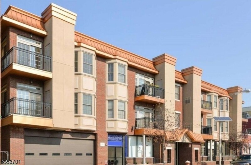 Foto principal - 255 Broadway St