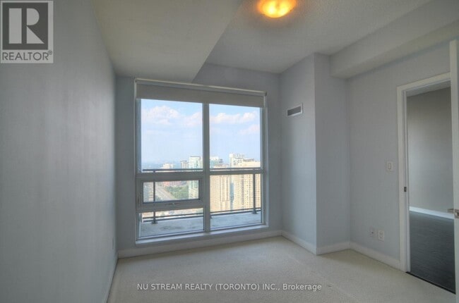 Building Photo - 510 Curran Place