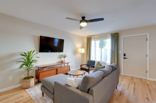 Building Photo - 7915 E Keim Dr