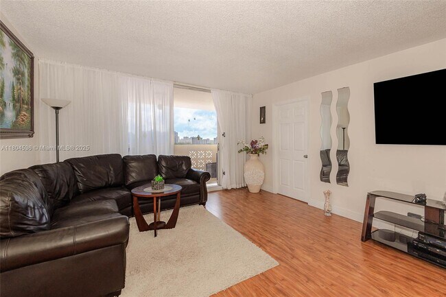 Foto del edificio - 1833 S Ocean Dr