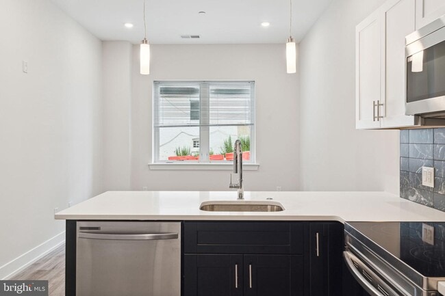 Building Photo - 6144 US-1