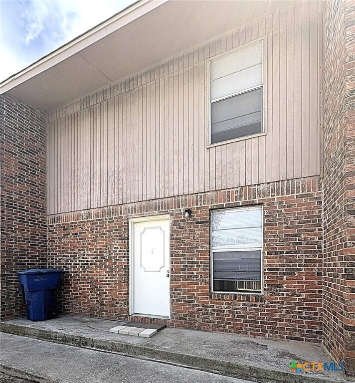 Foto principal - 402 S 2nd St