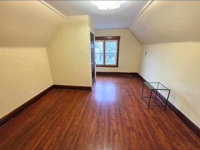 Building Photo - 3446 W Beach Ave