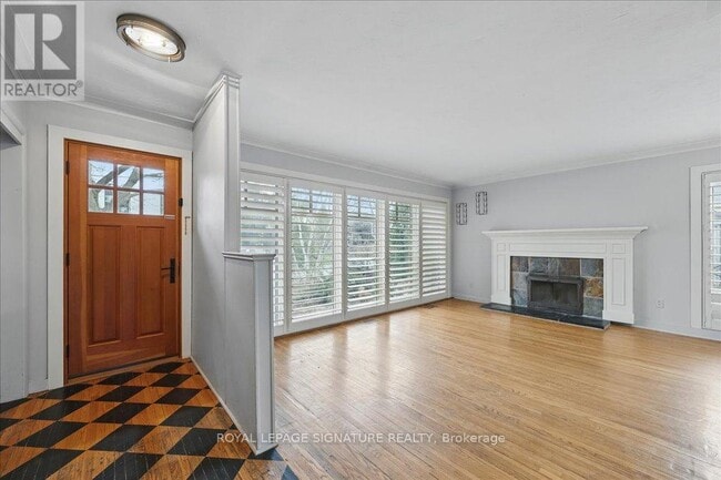 Building Photo - 1406 Acton Crescent