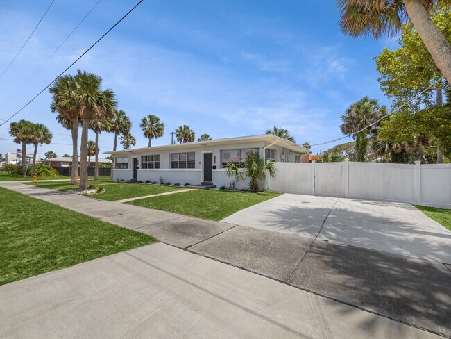 Building Photo - 358 Pelican Ave