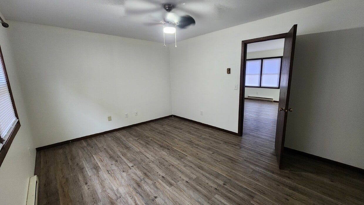 Primary Photo - Charming lower level 1-Bed Escape with Ful...