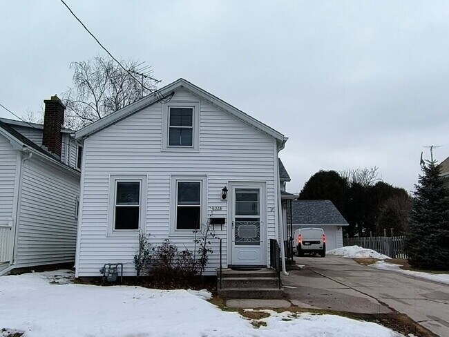 Building Photo - 1328 S 17th St