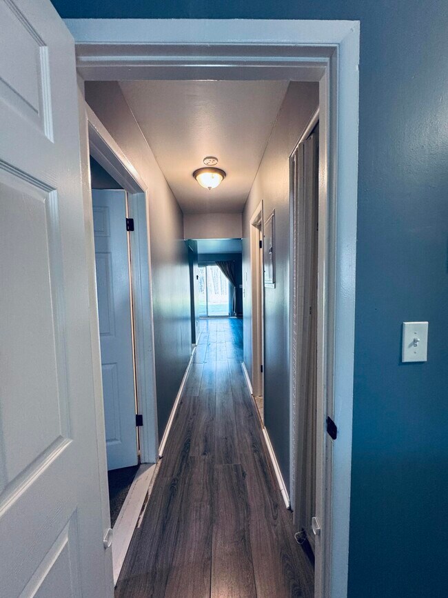 Foto del edificio - 7640 Woodview St