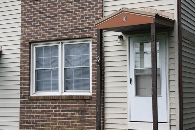 Front Entrance - 565 S 20th St