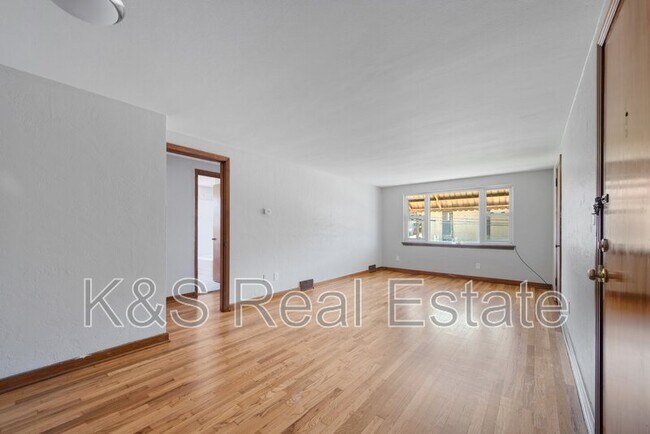 Building Photo - 1437 Lincoln Way