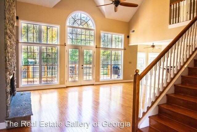 Building Photo - 4 br, 3.5 bath House - 140 Lang Dr