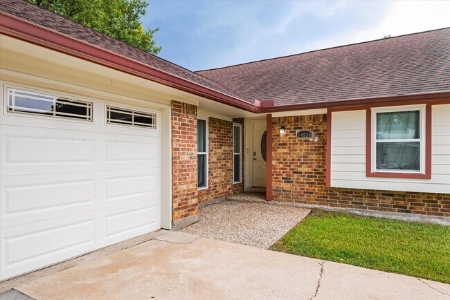 Foto del edificio - 14930 Aspen Hills Dr