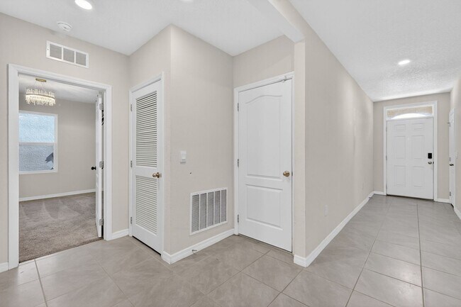 Foto del edificio - Available Now in Tavares | 2023 Built 4BR/2BA Home with 2-Car Garage