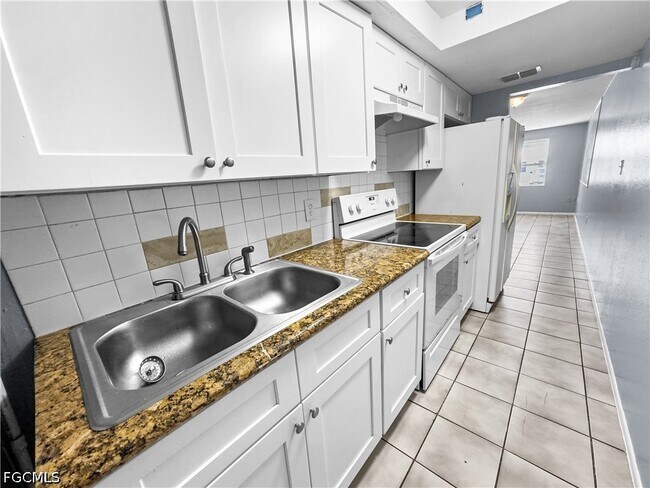 Foto del edificio - 6617 Warwick Cir