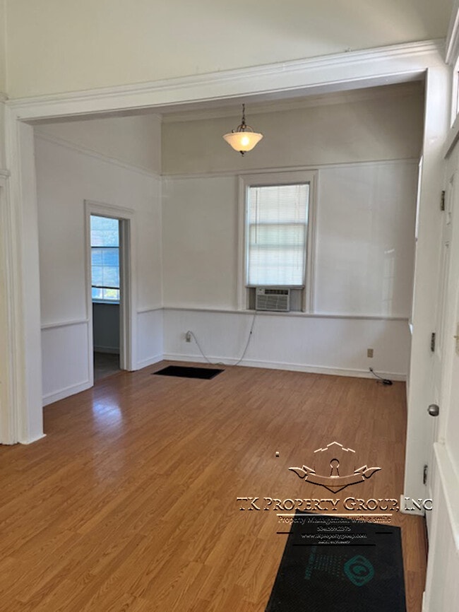 Building Photo - 402 Richardson St