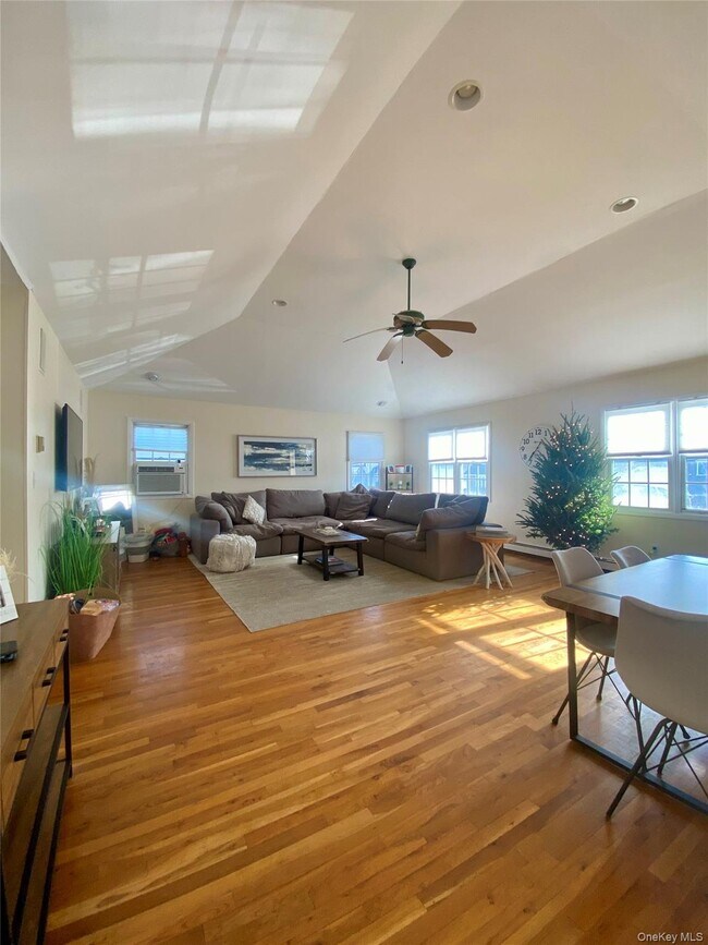 Foto del edificio - 641 E Olive St