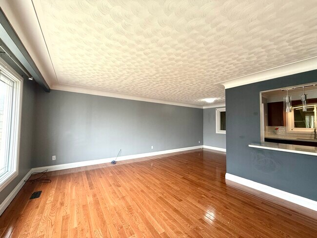 Photo du bâtiment - 585 Mohawk Rd E