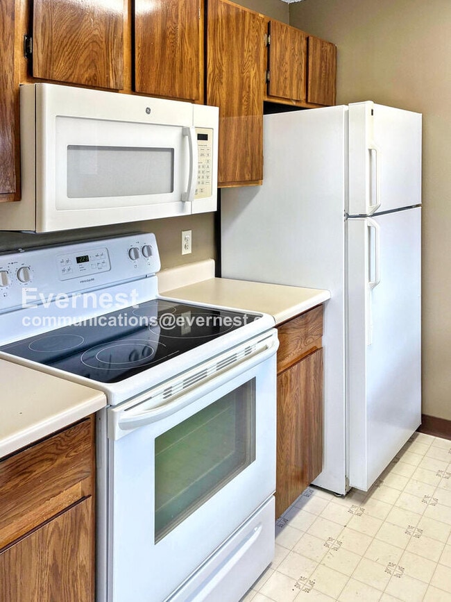 Building Photo - 1301 University Ave