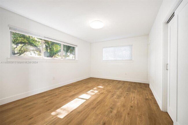 Building Photo - 5300 Orduna Dr