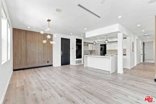 Building Photo - 8121 Norton Ave