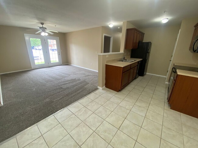 Building Photo - 2 bedroom 2 bath apartment at Clifton Heig...