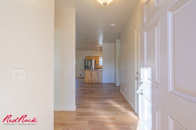 Foto del edificio - Spacious 2 Bedroom Hurricane Townhome - Pe...