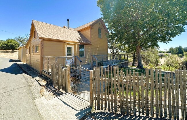 Foto del edificio - 402 Ormsby Ln