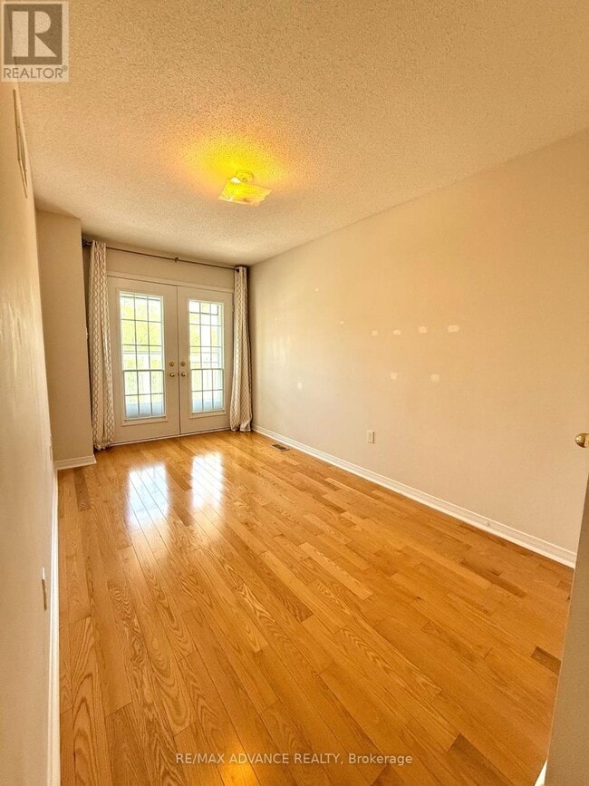 Building Photo - 137 Laramie Crescent