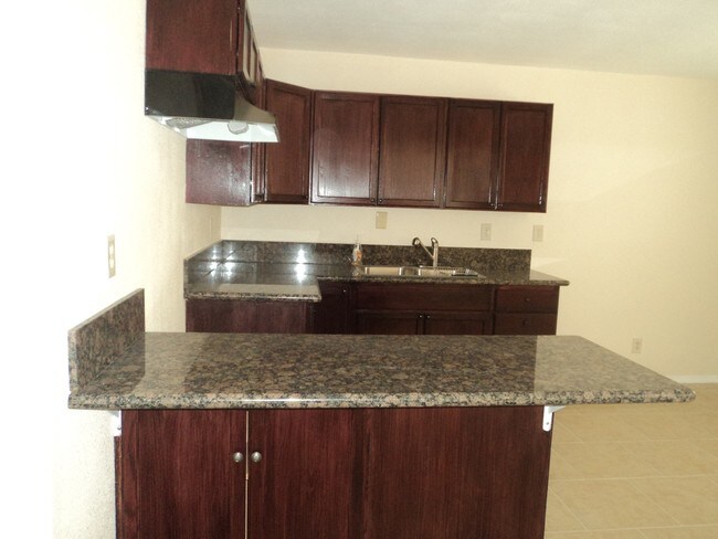 Building Photo - 215 E Fern Ave