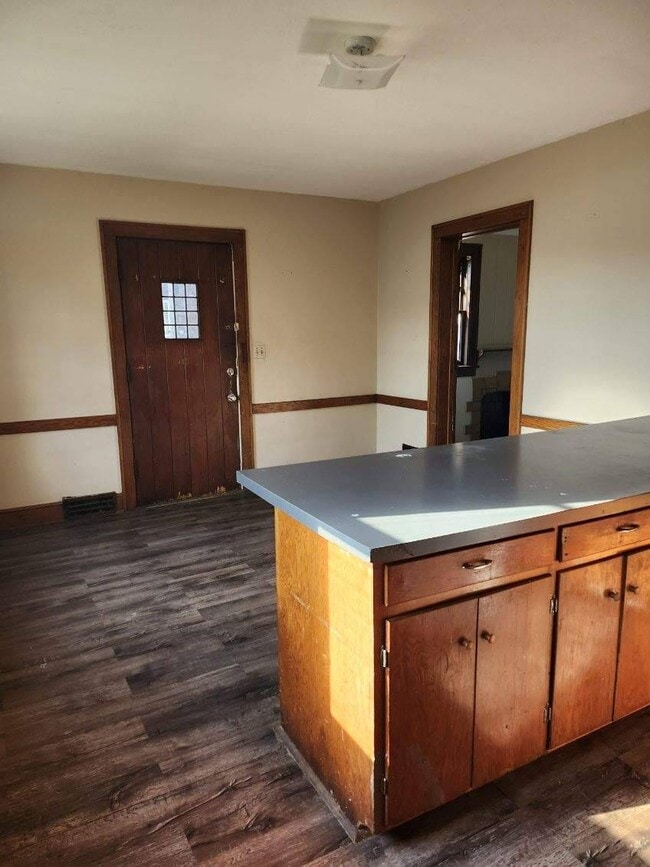 Building Photo - 804 Main Ave W