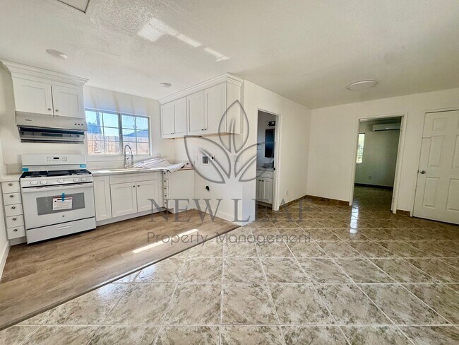 Foto del edificio - 653 W Fernleaf Ave