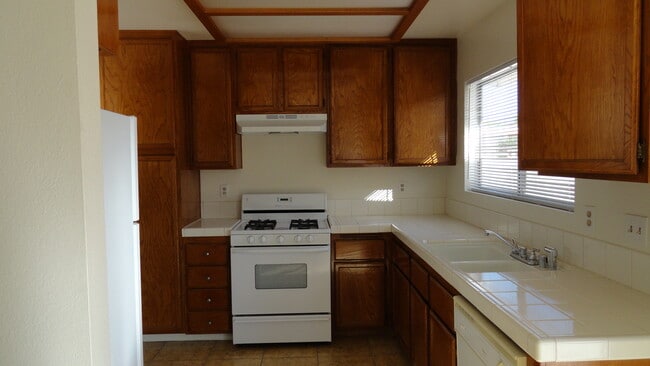 Building Photo - 4417 Newhaven Dr
