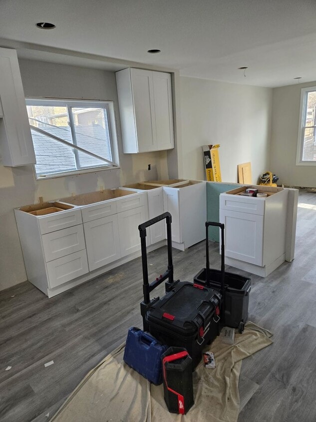 Building Photo - Brand new rehab luxury coach house in Alba...