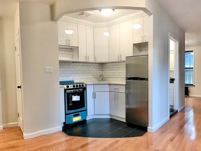 Building Photo - 54 E 4th St