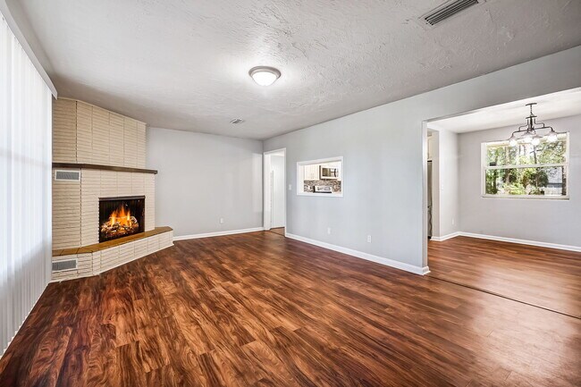 Building Photo - 3546 Clyde Dr